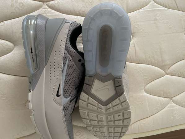 Новые кроссовки Nike