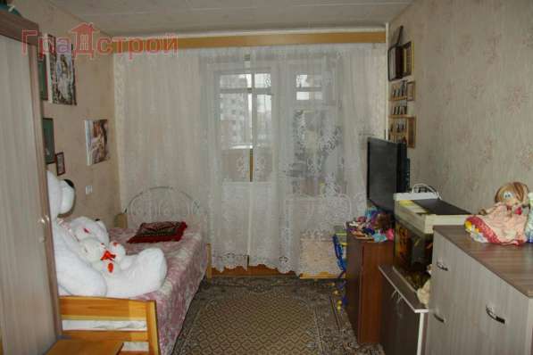 Продам трехкомнатную квартиру в Вологда.Жилая площадь 75 кв.м.Дом кирпичный.Есть Балкон.