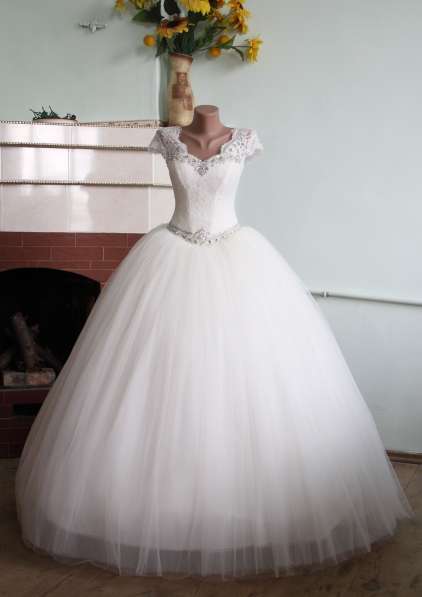 Свадебное платье новое с маленьким рукавчиком в Симферополе фото 5