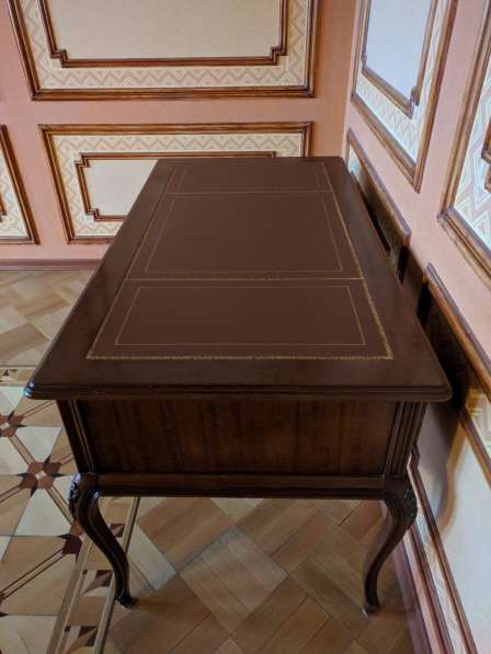 Изящный элитный письменный стол Genoveva натур. кожа Испания в Москве фото 5
