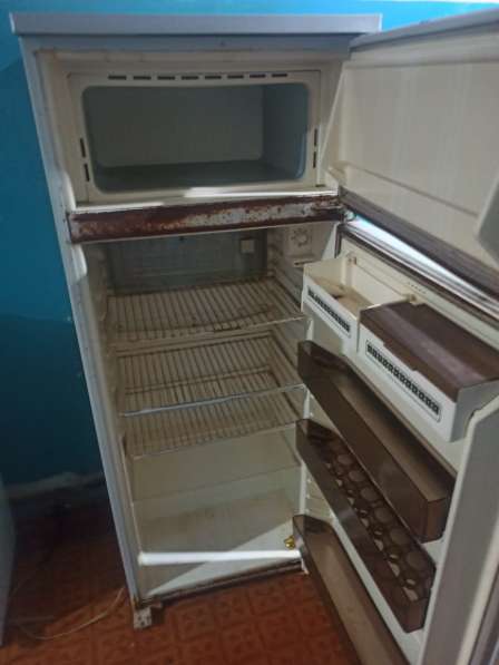 Продам холодильник б. у в Волгограде