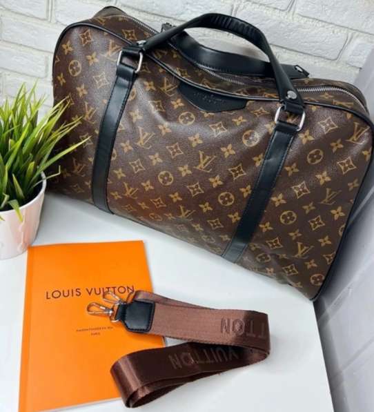 Дорожная сумка Luis Vuitton в Омске