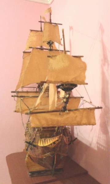 деревянная модель парусного корабля в Магнитогорске