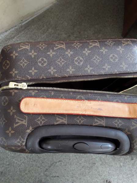 Продам чемодан Louis Vuitton оригинал в 