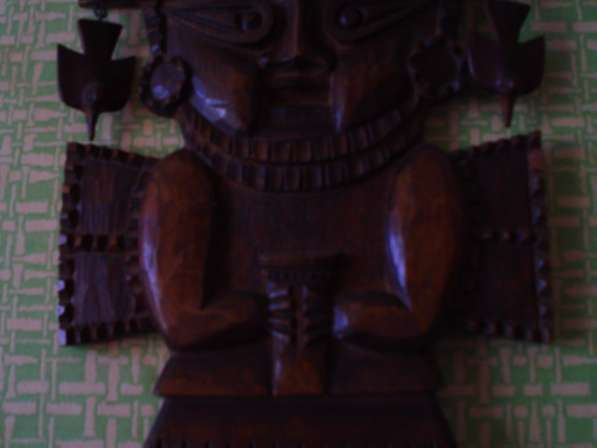 Перуанская деревянная маска в Керчи