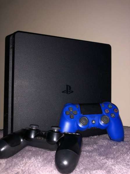 PS 4 slim,2 джойстика+fifa 21 в Москве