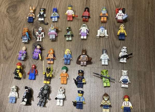 Lego mini figures + 1 kg lego