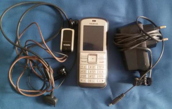 Телефон Nokia 6070, зу, гарнитура, чехол