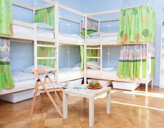 Продам двухъярусную кровать с каркасом для шторок в Владимире