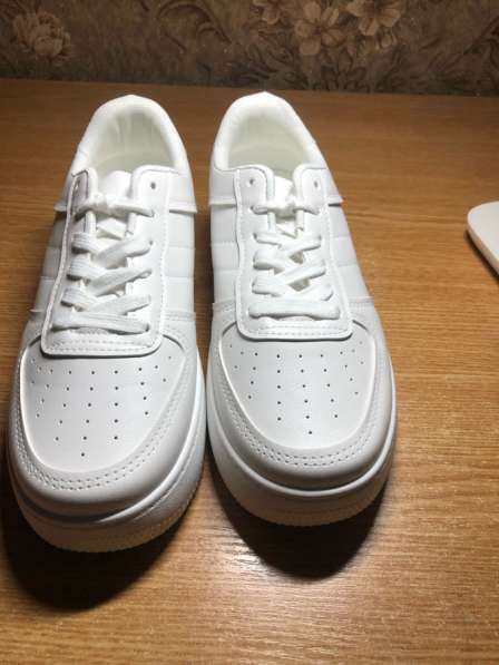 Белые кроссовки в Махачкале фото 3