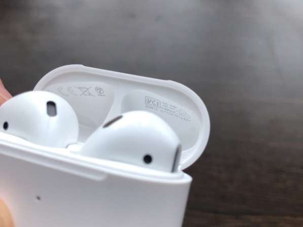 Airpods 2 с беспроводной зарядкой в Санкт-Петербурге фото 5