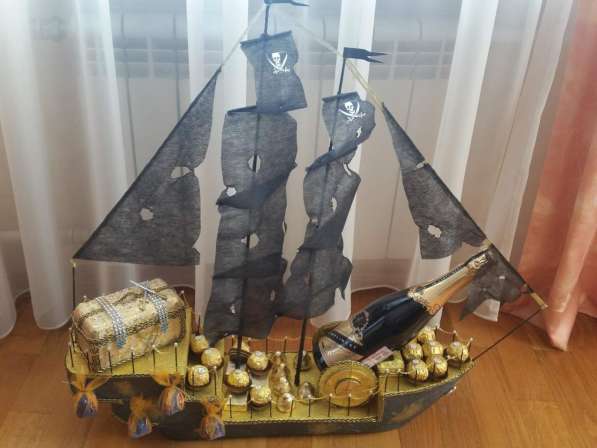 "Пиратский фрегат" из конфет