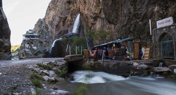 Священный водопад Абшир-Ата для паломничества