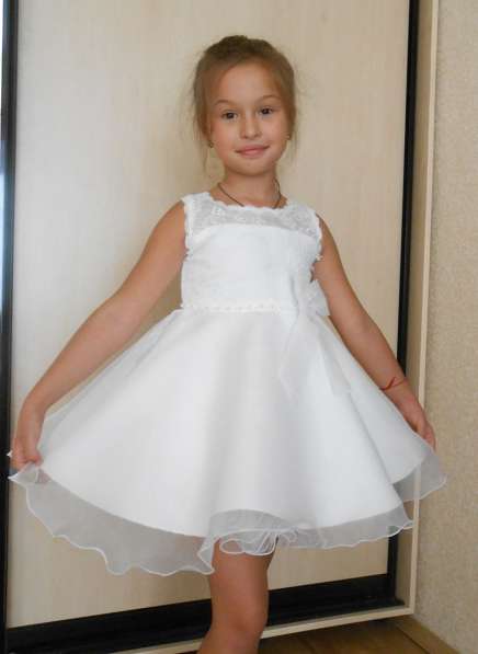 Детское белое, праздничное, нарядное платье с подъюбником