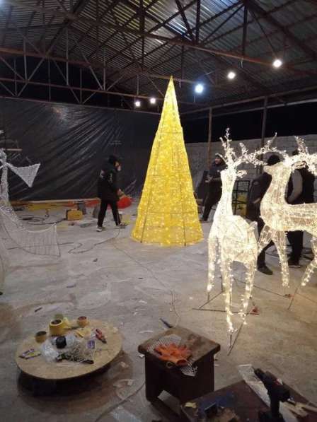 Новогодние ёлки композиции и оформления Установка в фото 4