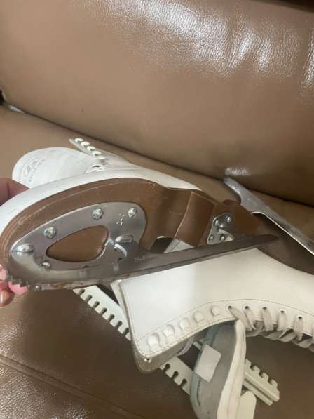 Продаю фигурные коньки 37 размер в Москве