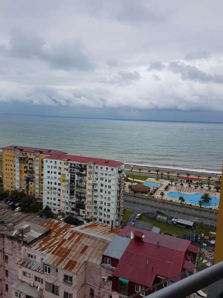 Апартаменты с видом на море в Батуми в фото 3