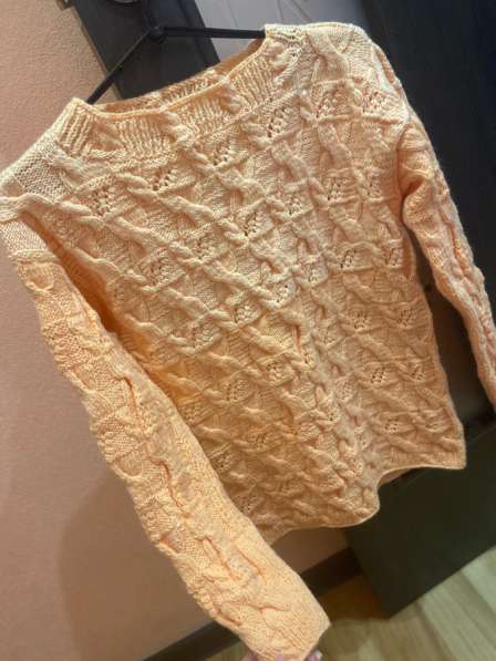 Продам свитер вязаный