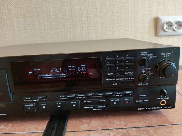 SONY Digital Audio Tape Deck DTC-A8 Цифровая кассетная дэка в Москве фото 4