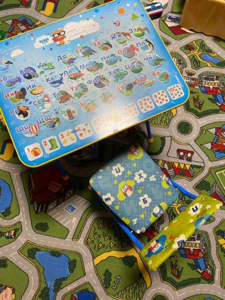 Детский столик с азбукой