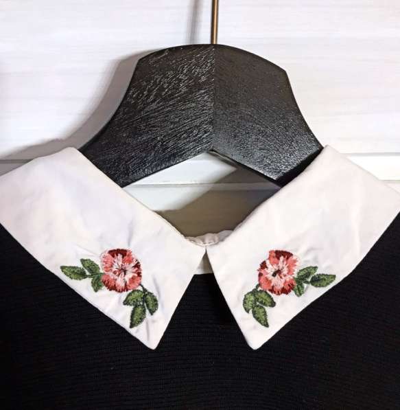 Платье с воротником