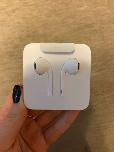 Наушники EarPods с разъемом Lighting