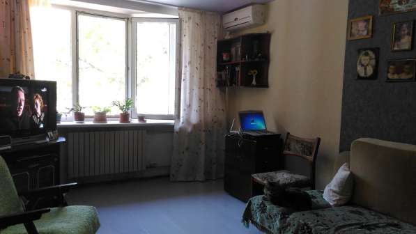 Однокомнатная, добротная квартира в тихом центре Севастополя