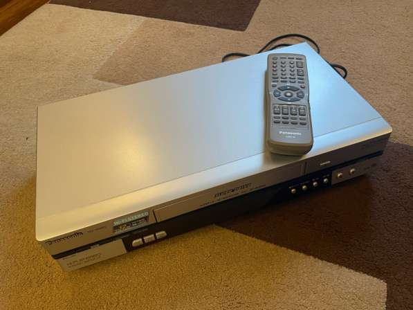 Видеомагнитофон Panasonic NV-HV60