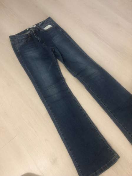 Синие джинсы клёш