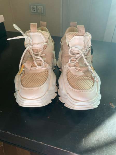 Кроссовки женские в Санкт-Петербурге