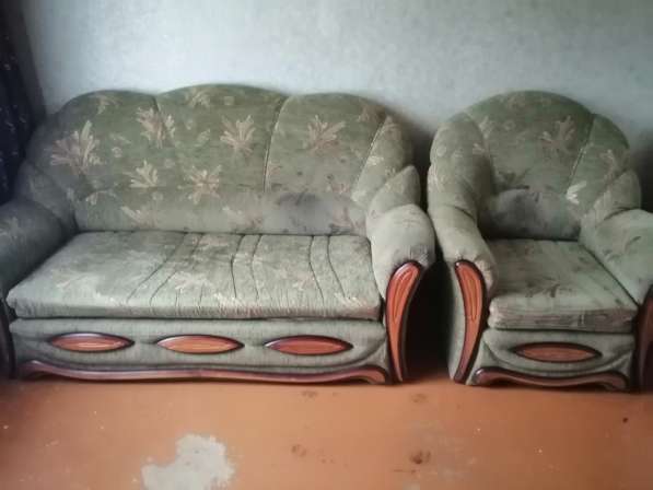 Продается диван - кровать и кресло-кровать можно на дачу