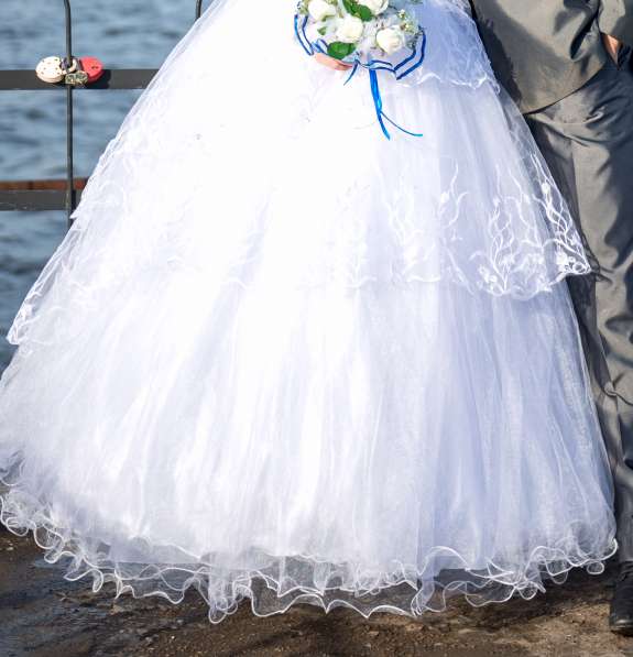 Свадебное платье + подарок в Перми