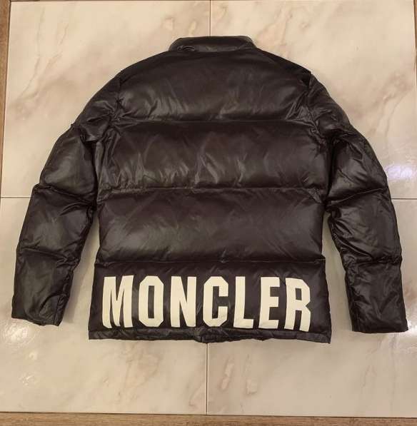 Пуховик Moncler