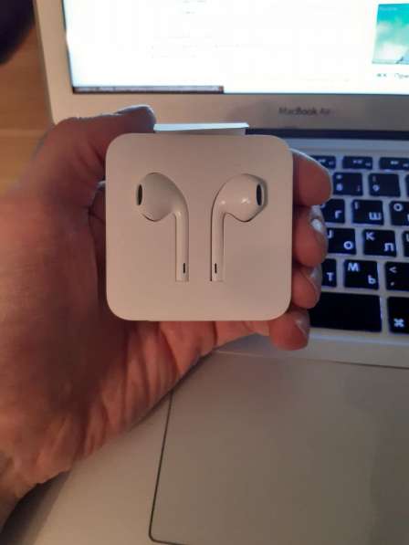 Оригинальные наушники от Apple Airpods