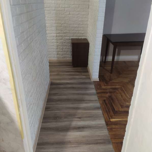 Сдам двушку у института в 