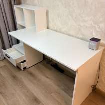 Рабочий стол для компьютера с тумбой и полками, в Брянске