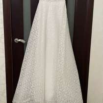 Свадебное платье с фатой, в Москве