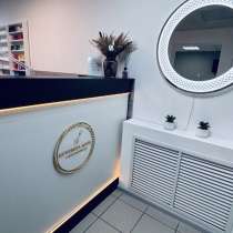 Аренда маникюрного стола 2/2 или полный месяц, в Краснодаре