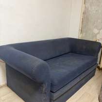 Отдам БЕСПЛАТНО диван и шкаф, в Казани