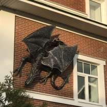 Дракон на стене - скульптура, в Краснодаре