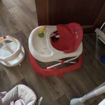 Продам 2 детских столика, велосипед, в Комсомольске-на-Амуре