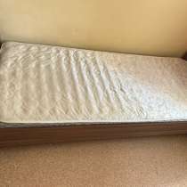 Продам кровать с матрасом б/у в хорошем состоянии, в Барнауле