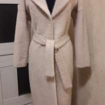 Продаю пальто с ангорой «La Reine Blanche», в Москве
