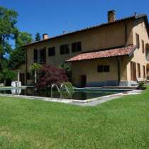 Вилла с видом на озеро Маджоре, в Ispra, в Санкт-Петербурге