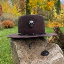 Шляпа, в Москве