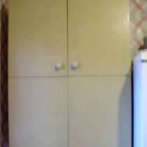 Продам недорого кухонный навесной четырехдверный шкаф б/у, в Мурманске