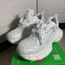 Новые кроссовки, в Москве