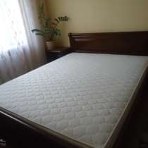 Продаю двуспальную кровать из натурального дерева, в Калининграде