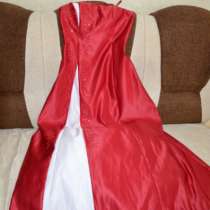 Пышное, атласное платье красного цвета, в Краснодаре
